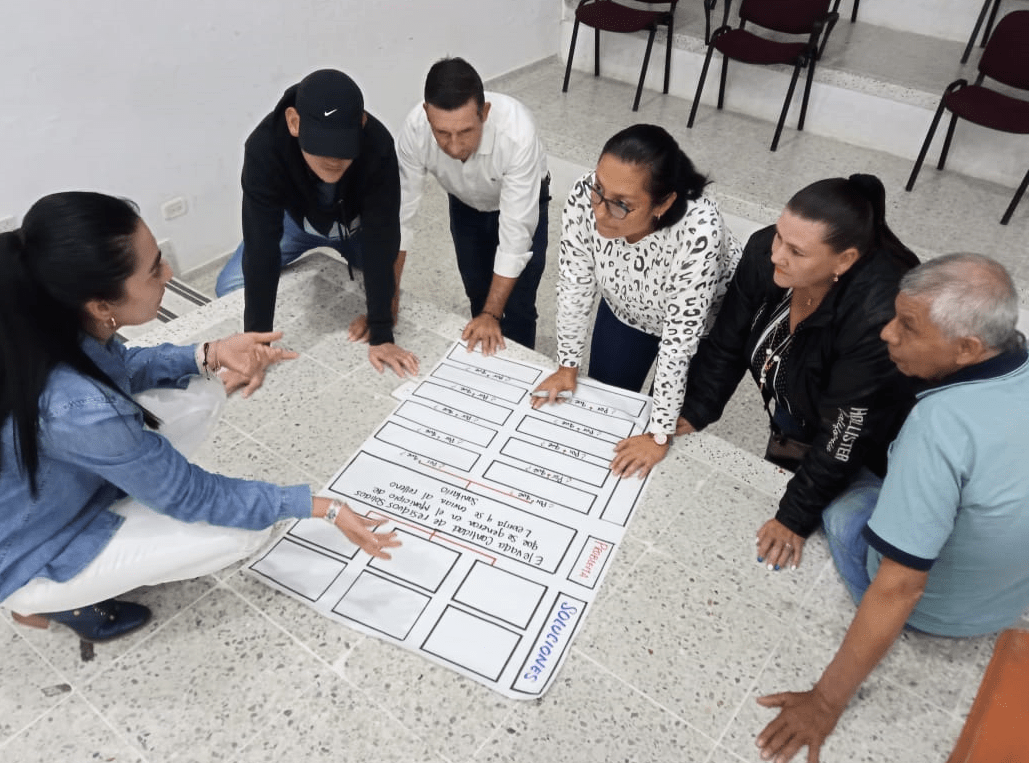 equipo sdi trabajando-min